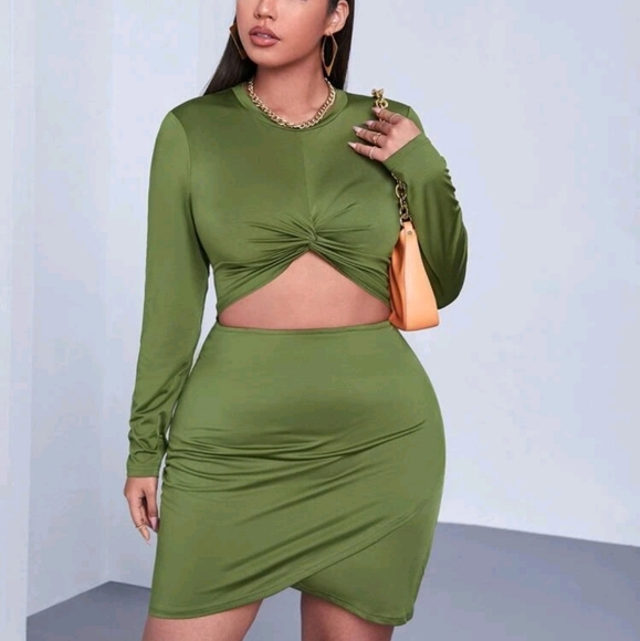 SHEIN Dresses & Skirts - NEW SHEIN 2XL Green Long Sleeve Twisted Dress
